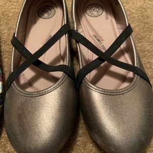 SO brand flats